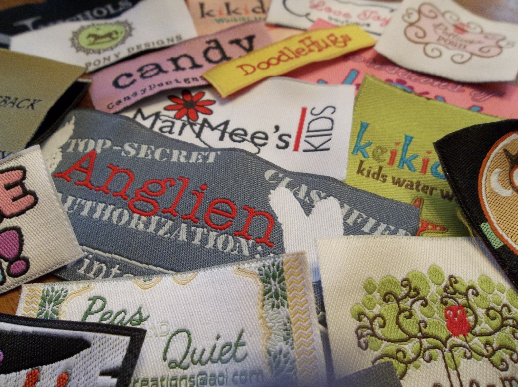 300 woven labels, woven labels custom, custom woven labels, discount woven labels sew in, woven shirt labels, clothing labels, labels for clothing